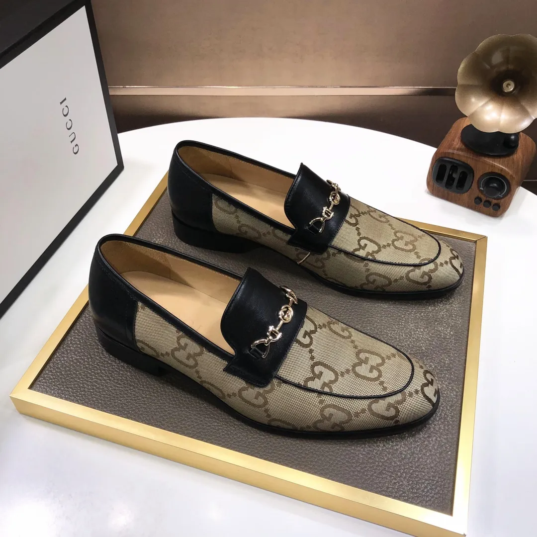 Factory batch 500💰Italy’s top luxury men’s shoe giant (GUCCI) (Gucci) (full cowhide lining) new arrival🍃Original European style🔰 Pleasant to the eye😍In order to make the shoes more durable and non-deformable🌀The production continues to follow traditional methods but there is still no lack of innovation💪The original sheepskin is selected for the leather♻️Smooth, natural and extra bright⭐Made of imported cowhide The rich man’s first choice 38-45 (45 customized)